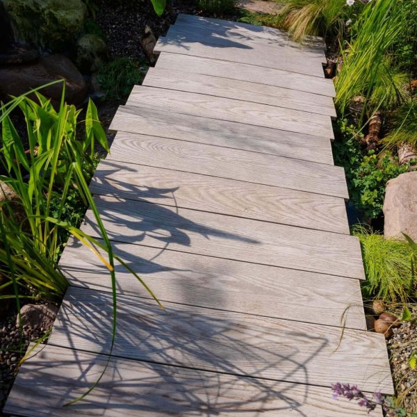 Redux-Decking-RHS-Tatton-Gold-Award-5